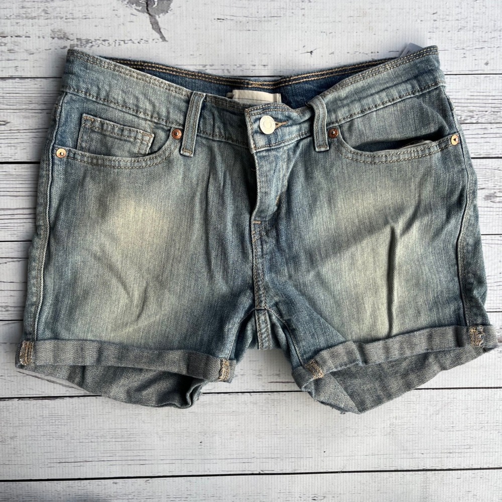 Levis Womens Light Wash Denim Cuffed Jean Shorts Size 9 W29